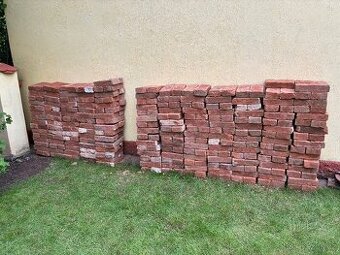 Daruji cihly za odvoz, cca 500ks