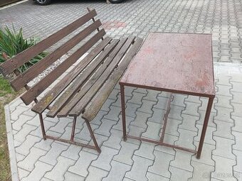 Lavička a stolek