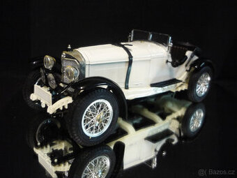 Mercedes Benz SSK bíločerný Bburago 1/18