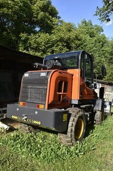 Kloubový nakladač 920T - 1