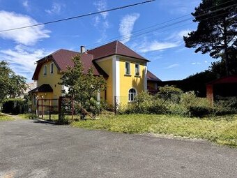 Bytová jednotka v RD s kolnou, skleníkem a zahradou  720  m2