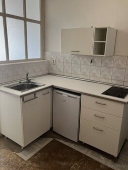 Prodám kuchyňský kout včetně spotřebičů