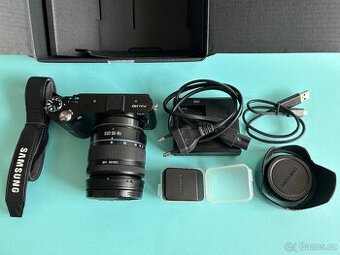 Samsung NX200 + 18-55 mm OIS i-Function - 1
