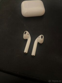 AirPods 1. generácie (2017) - 1