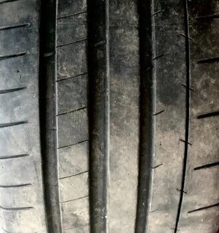 Letní pneu 235/35/19 dva kusy Michelin