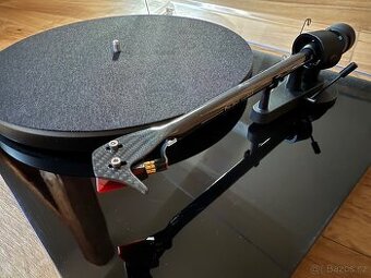 Gramofon Pro-Ject Debut Carbon