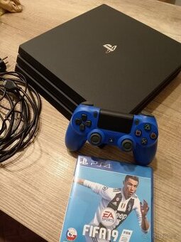 Playstation 4 PRO 1TB + Ovladač + 1 hra