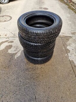 Pneu 215/60/17