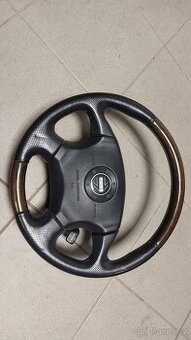 Volant Momo ze Subaru Outback