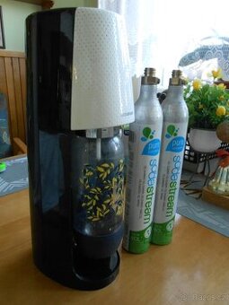 SODASTREAM + 2ks prázdné láhve na CO2 - používané