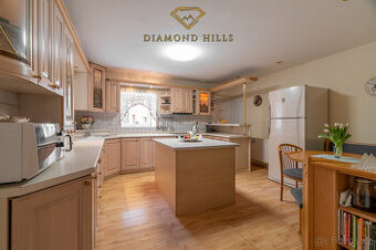 Prodej rodinného domu 8+1, pozemek 845m2, Kozojedy