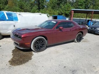 Dodge Challenger SXT 3.6 V6, automat, najeto jen 27tis. km