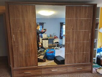Šatní skříň - 1