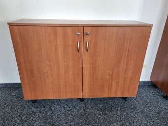 Zamykatelná kancelářská skříňka 2