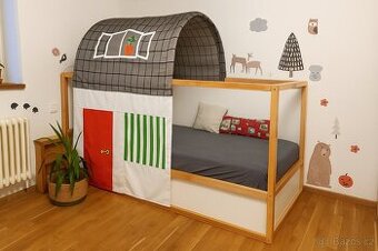 Zánovní oboustranná postel IKEA Kura včetně domečku