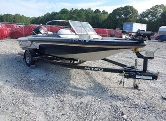 Loď na ryby Nitro Z7 bass boat rybářský člun rybářská loď