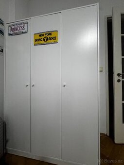 Prodám Satni skříň ikea rozměry top stav cena