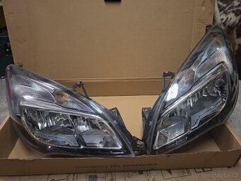 Levé přední a pravé přední světlo Opel Meriva