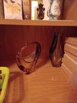 Váza z hutního skla