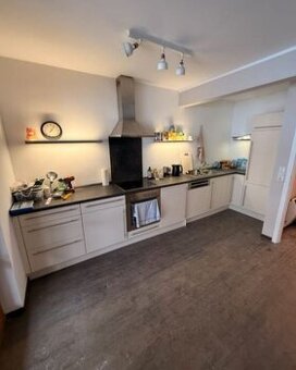 Moderní bílá vestavěná linka se spotřebiči,6197