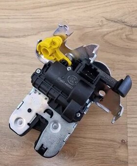 Zámek 5-dveří Škoda