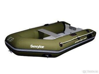 Rybářský člun na ryby zelený top stav