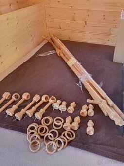 Dřevěné tyče na závěsy