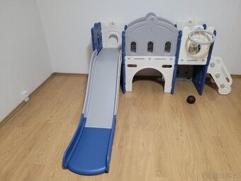 Dětský hrad / prolézačka se skluzavkou
