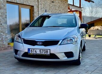 kIA Ceed SW - COMBI 38 000 KM BENZÍN