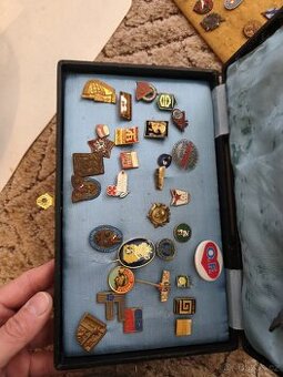 Odznaky a lesnické výložky