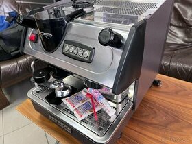 Profi kávovar jednopákový Expobar se zabudovaným mlýnkem