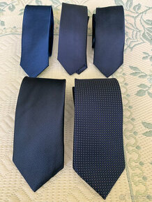 Tmavě Modré kravaty, různé odstíny