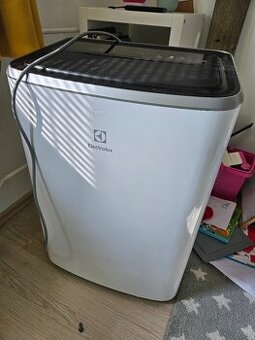 Mobilní klimatizace Electrolux EXP34U338HW