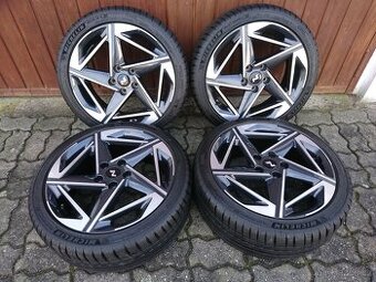 Hyundai i30 N-Line 18" originální letní kola 225/40/R18