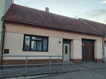 Prodej rodinného domu v centru Tuřan, ideální k rekonstrukci
