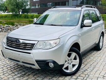 Subaru Forester 2.5i 4x4 AUT VÝHŘEV TAŽNÉ 30 JAHRE COMFORT