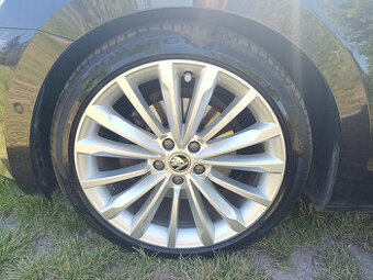 Originál alu kola TRINITY R19 škoda Superb III