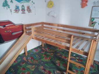 Vyvýšená postel