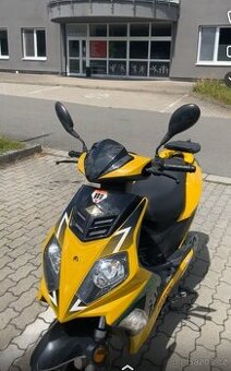 Skůtr Maxon 50
