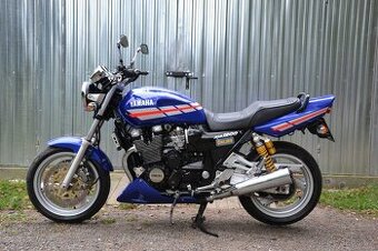 YAMAHA XJR 1200SP CHRISTIAN SARRON REPLIKA