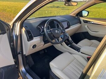 KAROQ 1,5 TSI DSG - max.výbava, servis Škoda, jako nová