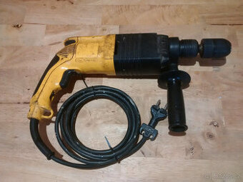 Silná vrtačka DeWalt