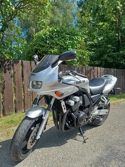 Yamaha FZS 600 Fazer