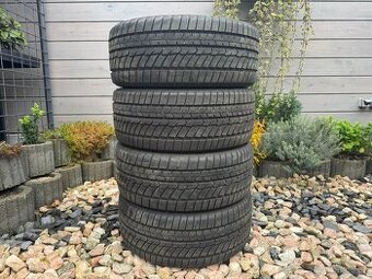 225/40 R18