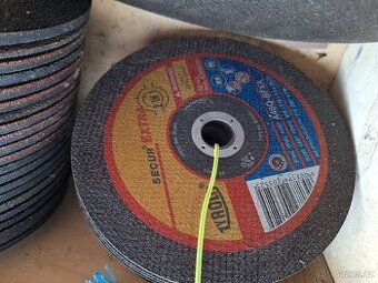 Brusné a řezné kotouče Tyrolit D=180