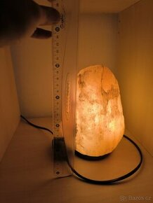 Solná lampa se žárovkou