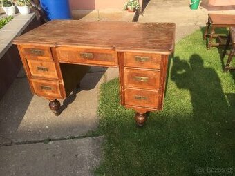 Starožitný psací stůl