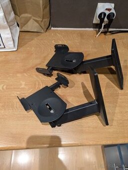 Držáky reproduktorů na zed