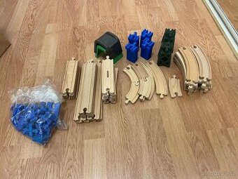 Dřevěné koleje Ikea a Woody