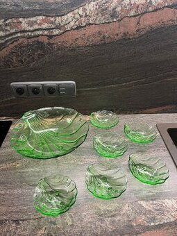 Skleněné mísy Art deco asi uranové sklo